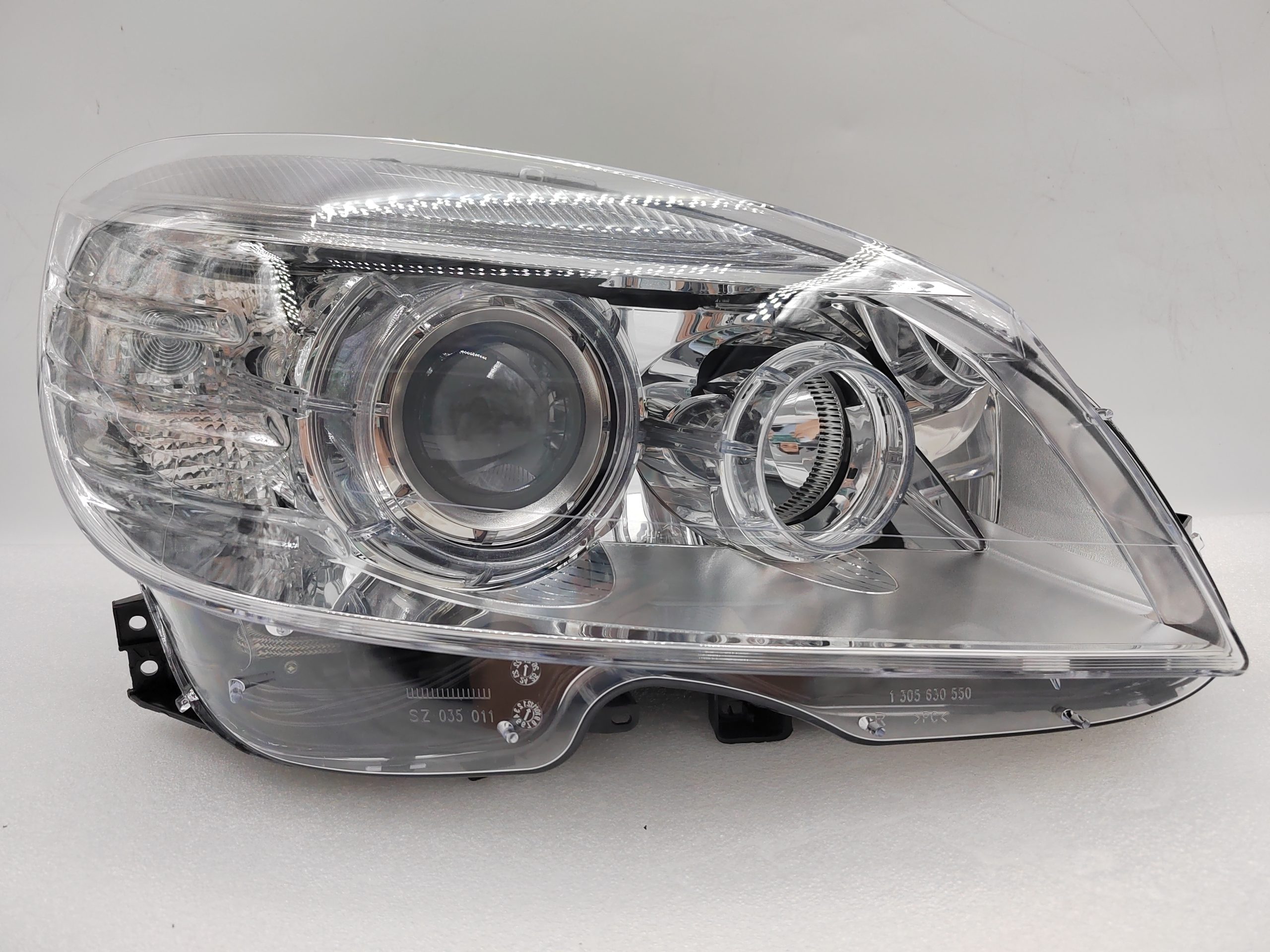 MERCEDES-BENZ C-CLASS W204 2007-2011 XENON R.H.S HEADLIGHT ASSEMBLY