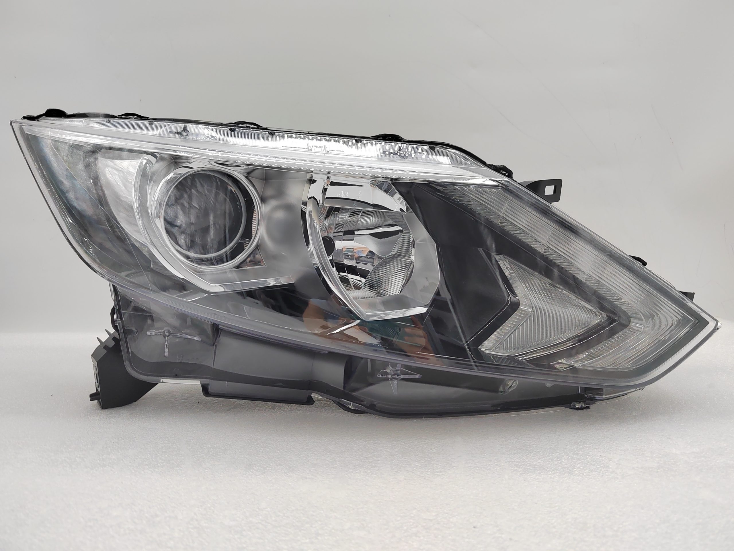 NISSAN QASHQAI J11 2014-2016 HALOGEN R.H.S HEADLIGHT ASSEMBLY