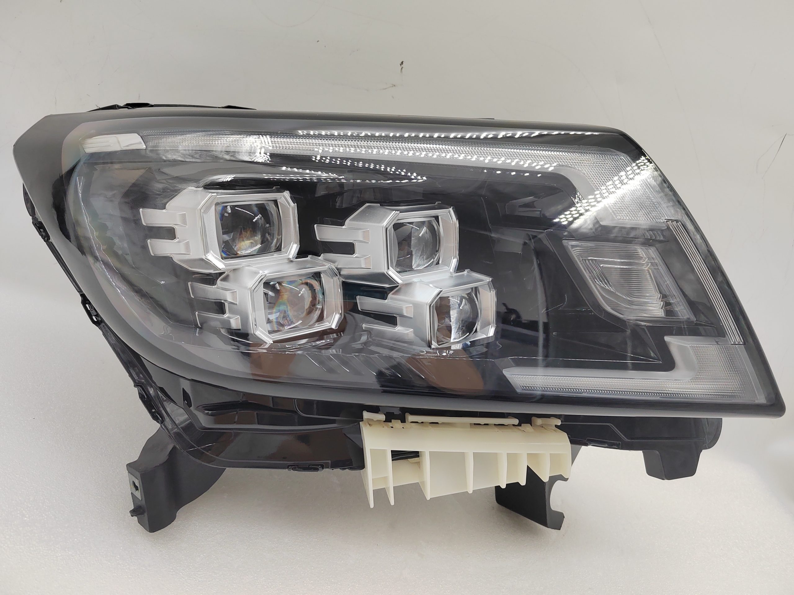NISSAN NAVARA 2021-2023 LED R.H.S HEADLIGHT ASSEMBLY