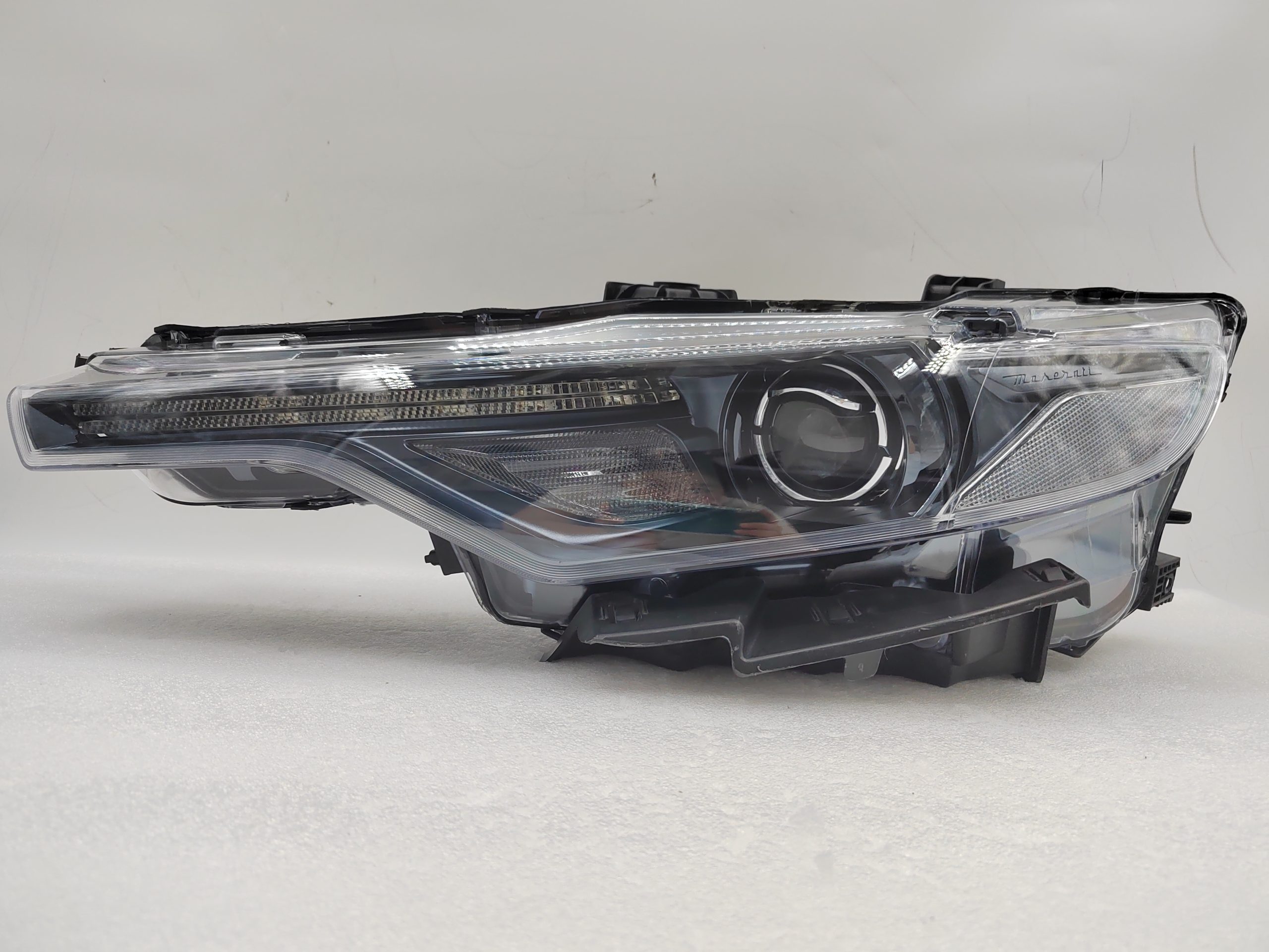 MASERATI LEVANTE 2016-2022 XENON L.H.S HEADLIGHT ASSEMBLY