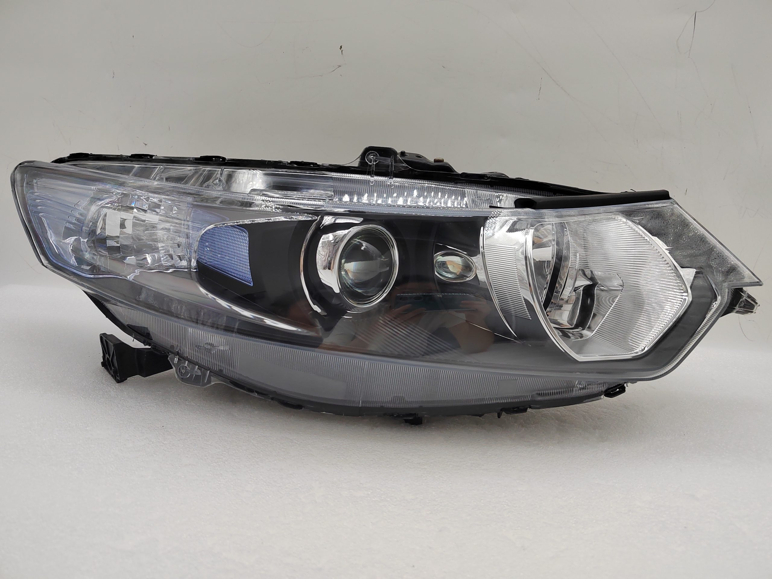 HONDA ACCORD 8 2009-2014 XENON R.H.S HEADLIGHT ASSEMBLY