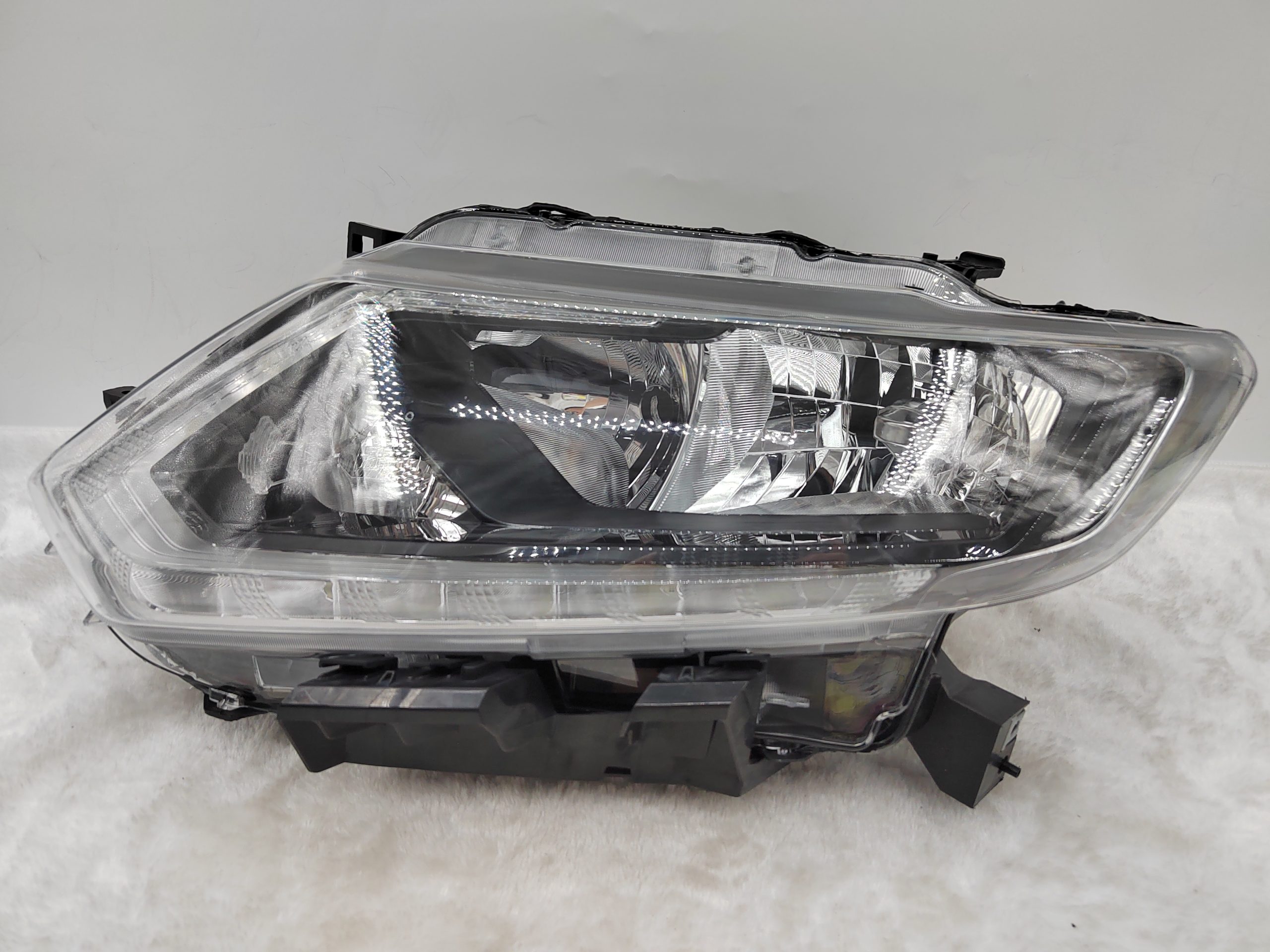 NISSAN X-TRAIL 2014-2016 HALOGEN L.H.S HEADLIGHT ASSEMBLY
